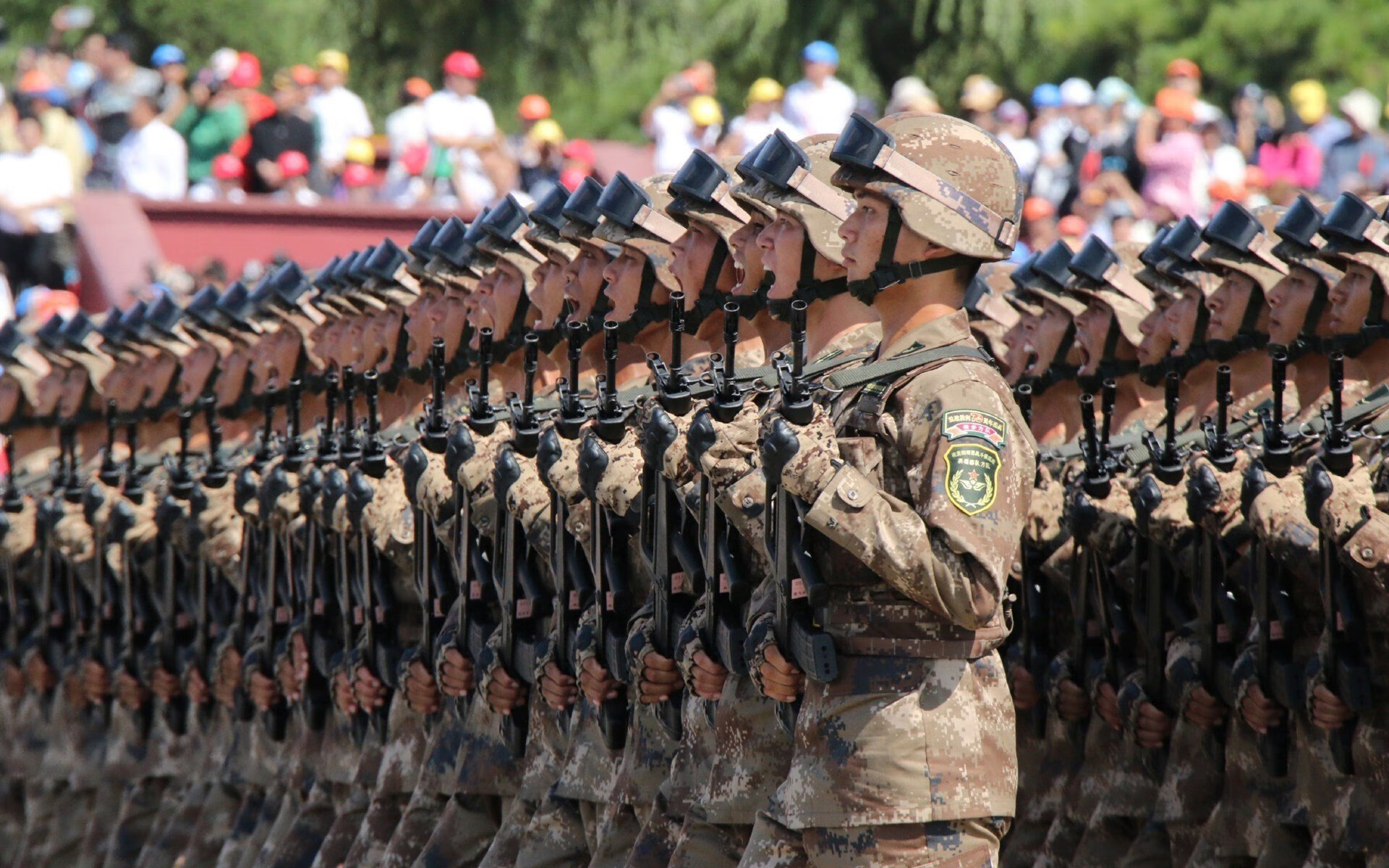 乐鱼官网-特色足球街区夜景设计融合灯光与科技,成为新晋城市名片,足球场夜间照明灯